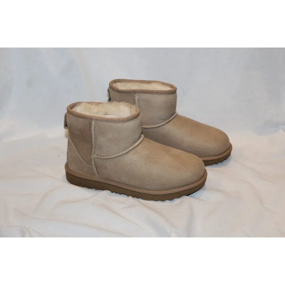 UGG CLASSIC MIN SUEDE‎ SHEARLING LINED BOOTS SAND NEW YOUTH 5 WOMEN 6.5-7